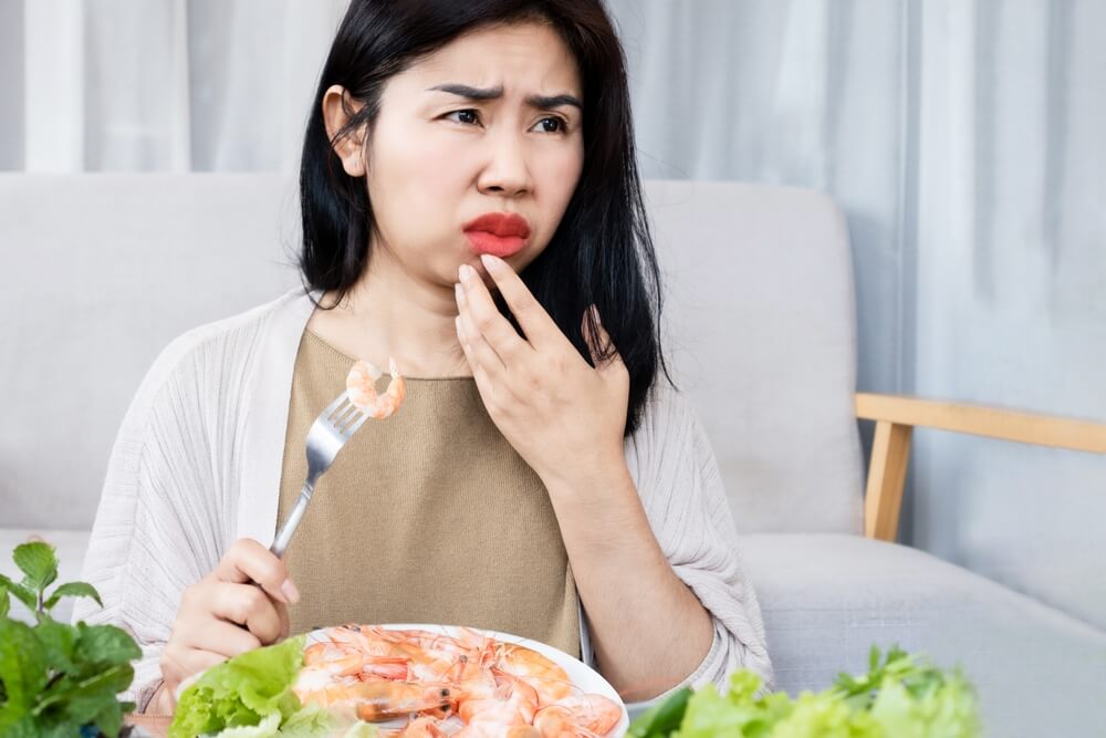 Asian Women Have An Allergic Reaction To Shrimp With Swelling And Itching Of The Lips After Eating Seafood