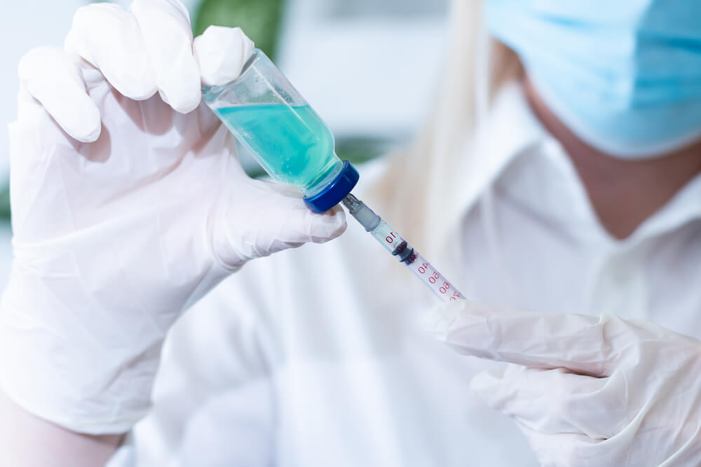 Medical Treatment Vaccine and Syringe for Injections