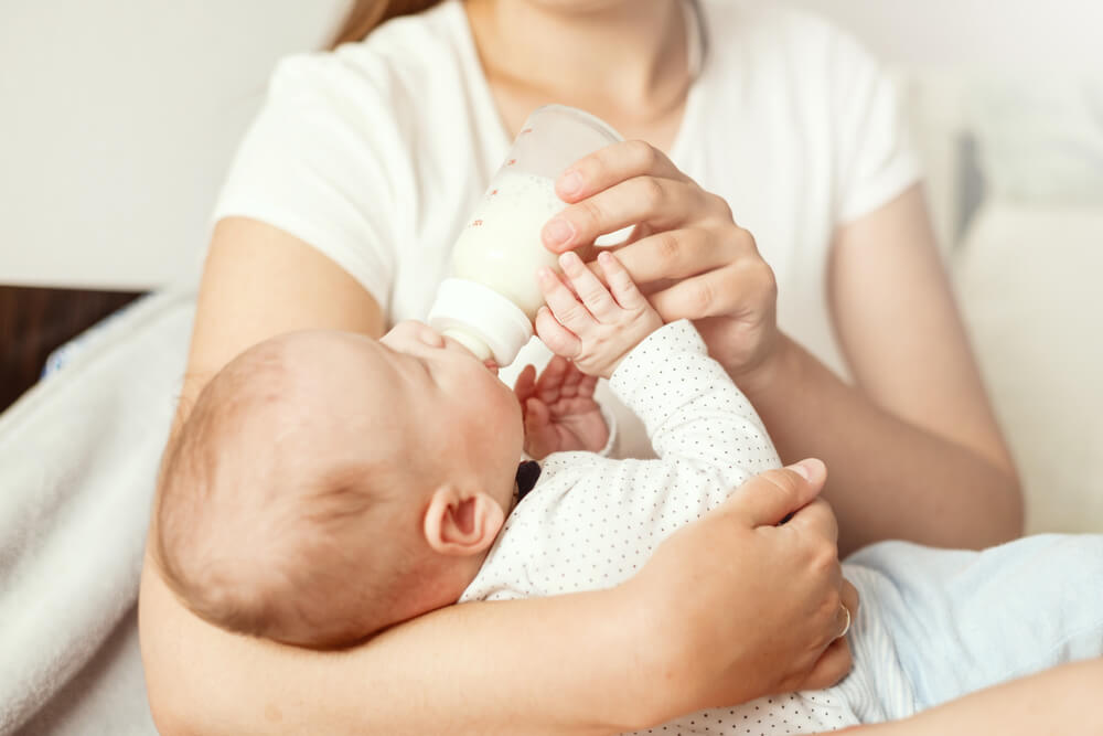 What To Do When Newborn Falls Asleep While Bottle Feeding