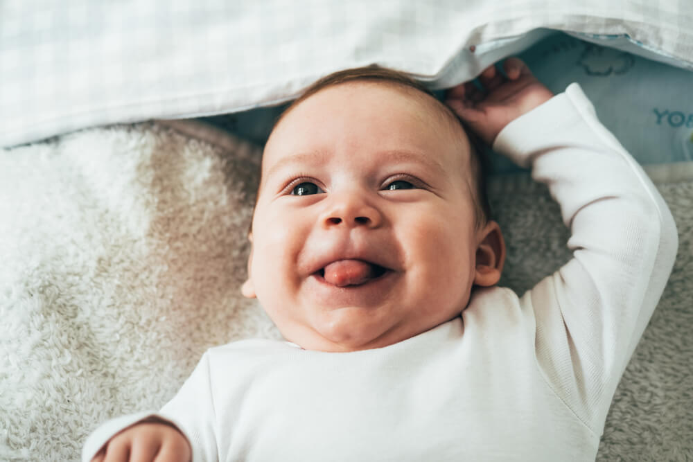 5 week old baby sticking tongue shop out alot