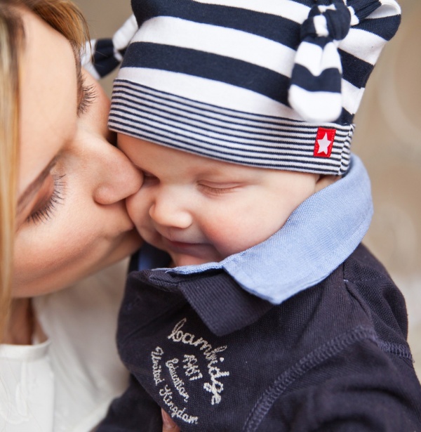 baby-baby-with-mom-mother-kiss-tenderness-
